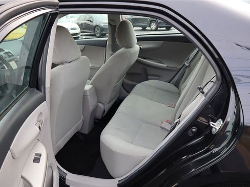 Used 2013 Toyota Corolla LE image 24