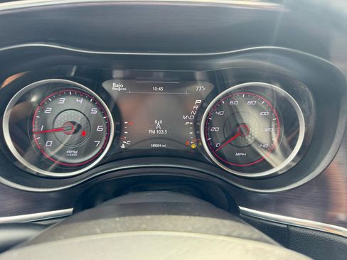 Used 2018 Dodge Charger SXT RWD image 16