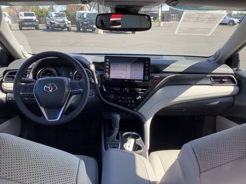Used 2023 Toyota Camry XLE image 6
