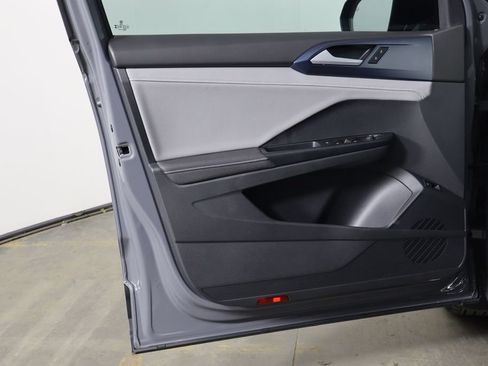 Used 2024 Volkswagen Taos SE FWD image 18