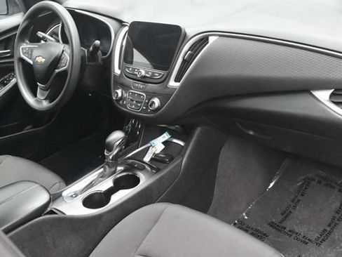 Used 2022 Chevrolet Malibu LT FWD image 11