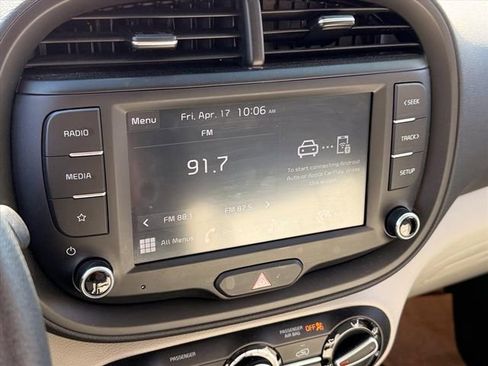 Used 2025 Kia Soul LX w/ LX Technology Package FWD image 26