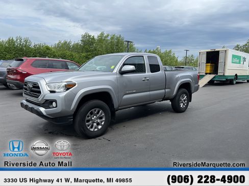 Used 2019 Toyota Tacoma SR5 AWD/4WD image 3