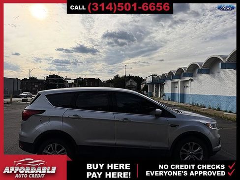 Used 2019 Ford Escape SE FWD image 6