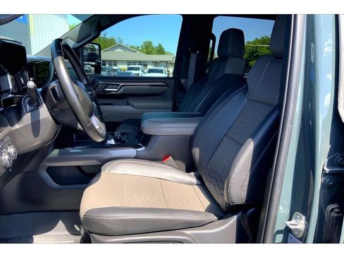 Used 2025 Chevrolet Silverado 2500 ZR2 AWD/4WD image 27