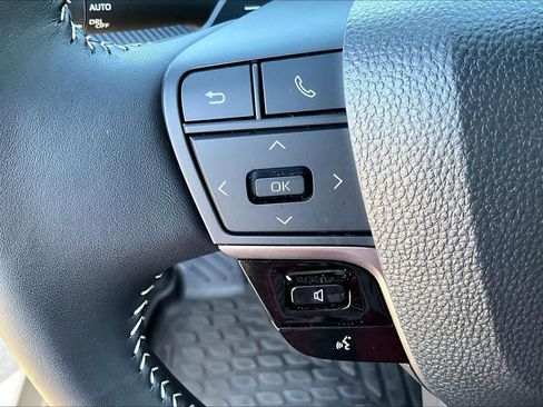 Used 2025 Toyota Camry SE image 21