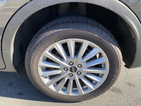 Used 2019 Lincoln MKC Premiere image 32