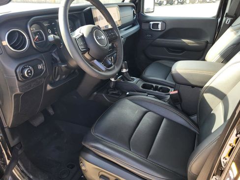 Used 2024 Jeep Gladiator Sport image 13