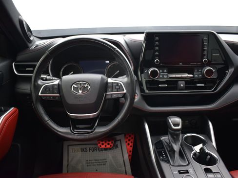 Used 2022 Toyota Highlander XSE AWD/4WD image 17