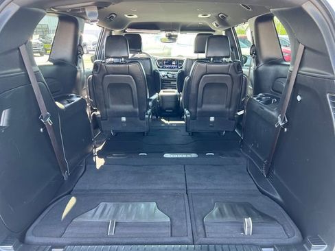 Used 2025 Chrysler Pacifica Select FWD image 7