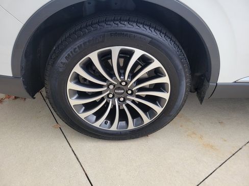 Used 2023 Lincoln Aviator AWD Standard 4dr SUV w/ Premium Package image 16