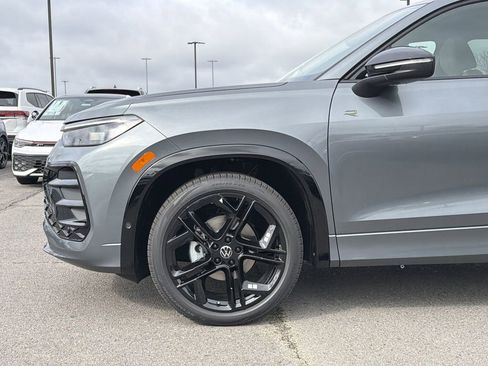 New 2026 Volkswagen Tiguan SE R-Line FWD image 9