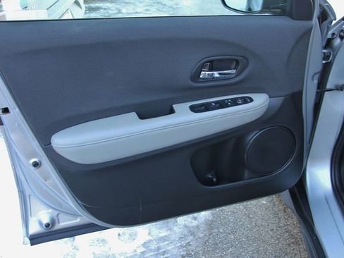 Used 2021 Honda HR-V LX image 16