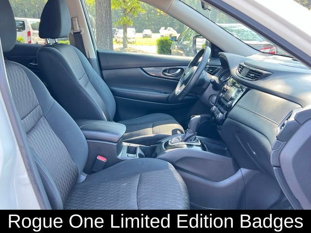 Used 2017 Nissan Rogue SV AWD/4WD image 11