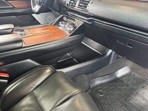 Used 2019 Lincoln Navigator Reserve AWD/4WD image 12