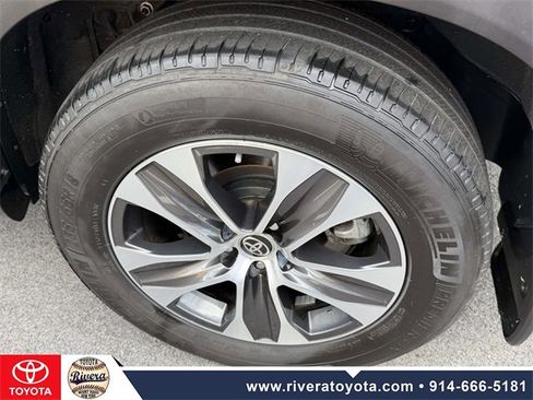 Used 2022 Toyota Highlander XLE image 9