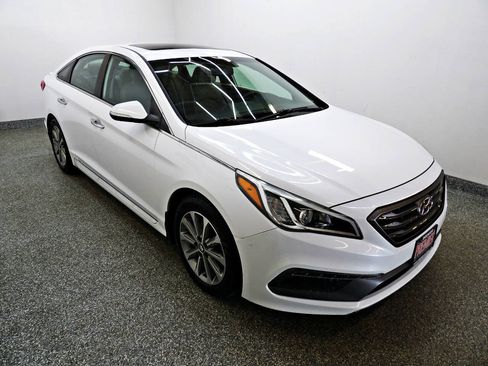 Used 2017 Hyundai Sonata Limited w/ Cargo Package FWD image 3
