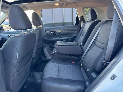 Used 2017 Nissan Rogue SV AWD/4WD image 28