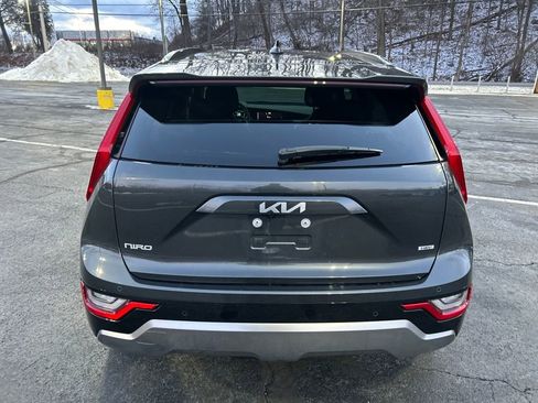 Used 2023 Kia Niro SX Touring image 4