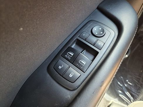 Used 2015 Dodge Challenger SXT RWD image 18