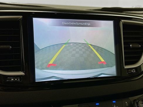 Certified 2024 Chrysler Pacifica Touring-L image 21