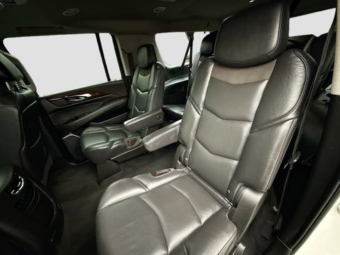 Used 2020 Cadillac Escalade ESV Luxury image 26