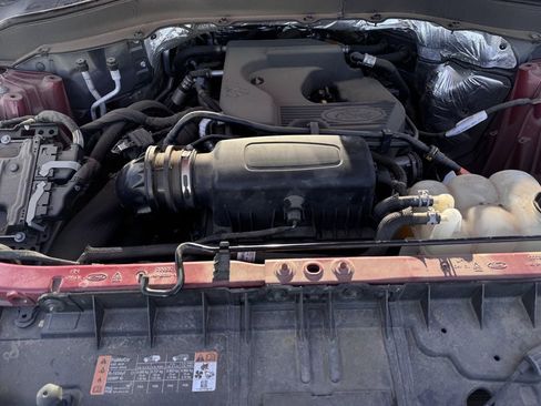 Used 2020 Ford Explorer XLT w/ Equipment Group 202A AWD/4WD image 31