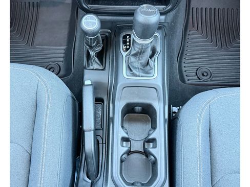 Used 2025 Jeep Gladiator Sport AWD/4WD image 18
