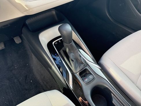 Used 2021 Toyota Corolla LE image 10