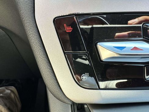 Used 2022 Ford Explorer XLT w/ Equipment Group 202A image 25