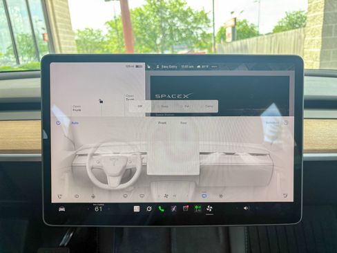 Used 2024 Tesla Model Y Long Range AWD/4WD image 17