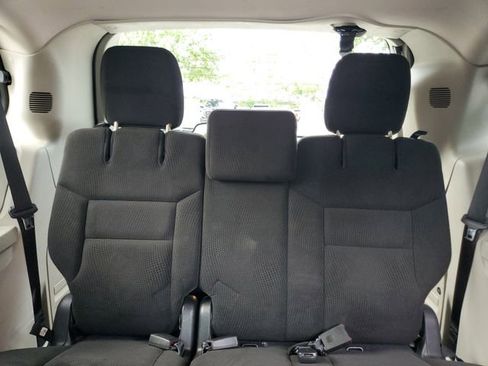 Used 2016 Dodge Grand Caravan SXT w/ Rear Park Assist Package FWD image 11