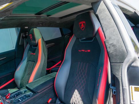 Used 2023 Lamborghini Urus Performante AWD/4WD image 56