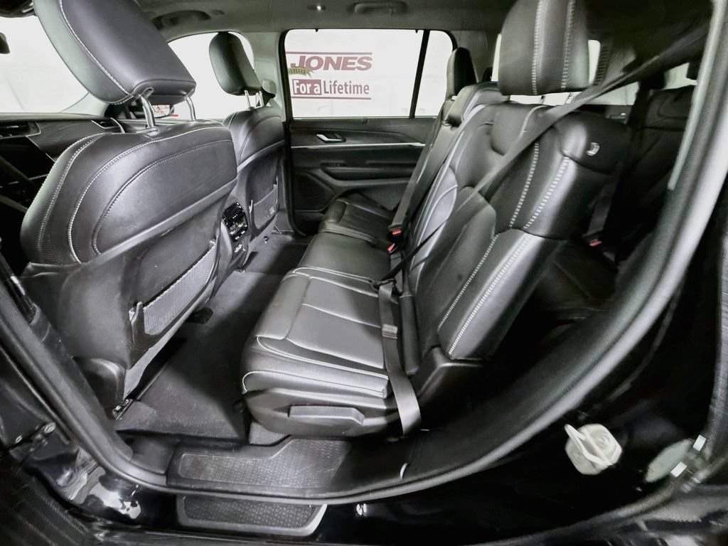 Used 2023 Jeep Grand Cherokee L Limited w/ Luxury Tech Group II AWD/4WD image 29