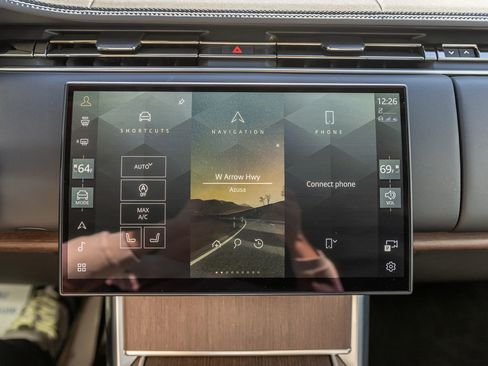 Used 2025 Land Rover Range Rover Long Wheelbase SE image 18