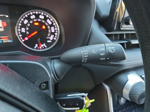 Used 2021 Toyota RAV4 LE image 24