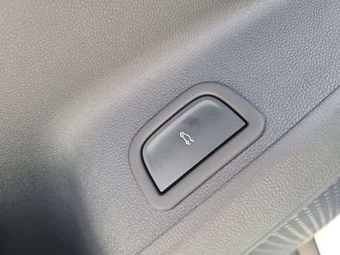 New 2026 Chevrolet Traverse LT image 17