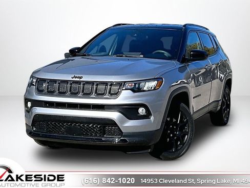 Used 2022 Jeep Compass Latitude AWD/4WD image 1