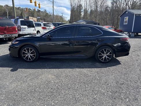 Used 2021 Toyota Camry SE image 9