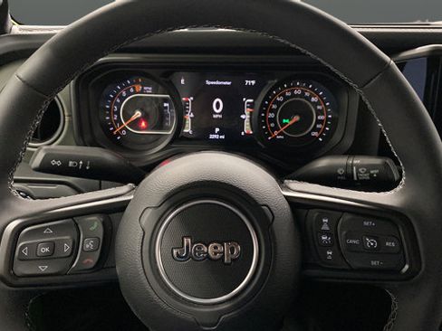 Certified 2025 Jeep Gladiator Mojave AWD/4WD image 15