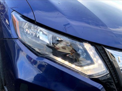 Used 2018 Nissan Rogue SV image 26