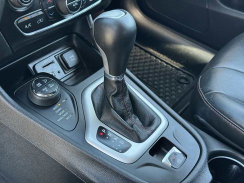 Used 2014 Jeep Cherokee Trailhawk w/ Technology Group image 32