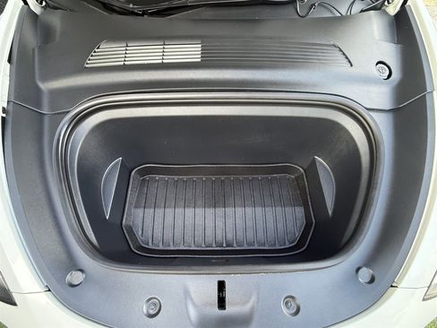 Used 2021 Tesla Model Y Long Range image 36