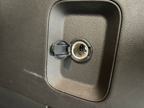 Used 2025 Kia Carnival FWD image 43