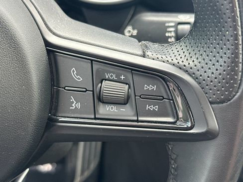 Used 2022 Alfa Romeo Giulia Ti RWD image 27
