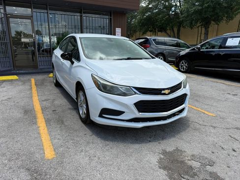 Used 2018 Chevrolet Cruze LT w/ LT Fleet Convenience Package FWD image 3