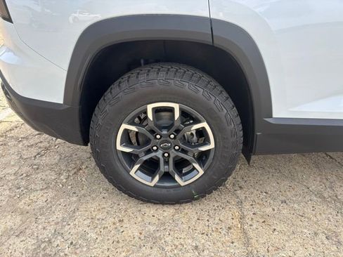 New 2026 Chevrolet Equinox ACTIV FWD image 9