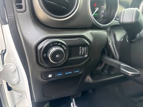 Used 2023 Jeep Wrangler Unlimited w/ Sun & Screen Package AWD/4WD image 12