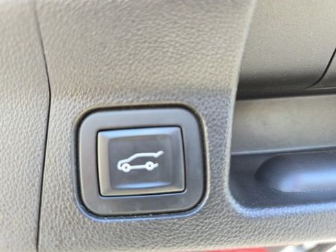 Used 2018 GMC Acadia Denali w/ Technology Package AWD/4WD image 30