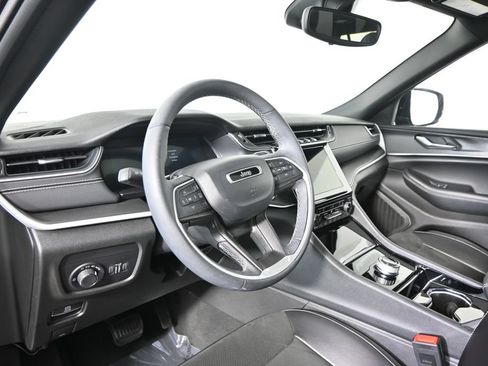 Used 2023 Jeep Grand Cherokee Altitude AWD/4WD image 22